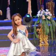 Tự hào cô bé Hải Phòng vượt 50 mẫu nhí thế giới, đoạt giải ‘Công chúa thời trang’ tại Thái Lan