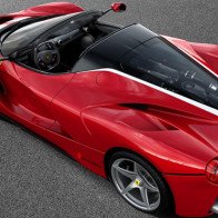 Ferrari LaFerrari Aperta cuối cùng bán giá 8,3 triệu Euro