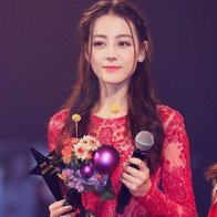 Những bức ảnh chứng minh nhan sắc đỉnh cao của nàng Phượng cửu Địch Lệ Nhiệt Ba