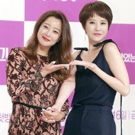 Kim Hee Sun và Kim Sun Ah cùng đoàn phim “Woman of Dignity” đến Việt Nam du lịch
