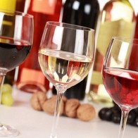 Rượu vào có nâng cao chất lượng chuyện chăn gối?