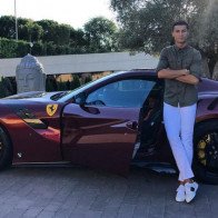 Cristiano Ronaldo chính thức sở hữu "siêu phẩm" triệu USD Bugatti Chiron