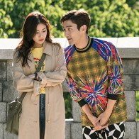 Choi Si Won - Kang So Ra lại gây cười với thời trang đa sắc trong "Revolutionary Love"