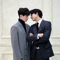 Lee Dong Wook xuất hiện điển trai, dân mạng lại chỉ mong yêu tinh Gong Yoo đến bên cạnh