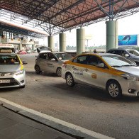 Cuộc chiến cước sân bay của taxi truyền thống và Uber, Grab ở Hà Nội