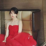 Cùng diện một chiếc váy, mỹ nhân ai trông quyến rũ và đẳng cấp hơn?