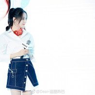 Cô nàng Địch Lệ Nhiệt Ba tái xuất tại sự kiện với vẻ ngoài xinh xắn và ngọt ngào