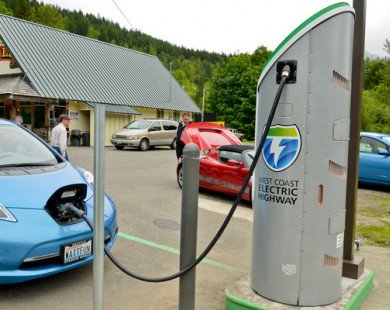 Đi xe hơi điện… không tốn tiền điện
