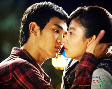 Những người đẹp xứ Hàn trao nụ hôn đầu đời cho bạn diễn