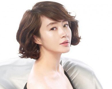 Quyền lực chị đại Kim Hye Soo ở làng phim Hàn: Bạn diễn nam toát mồ hôi hột, cả phim trường nín thinh!