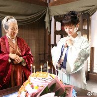 Triệu Lệ Dĩnh bất ngờ trở lại với tạo hình mái ngố sến sẩm