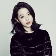 Sulli xinh hết nấc với tóc mới, thế nhưng ai cũng nhìn điểm khác bất thường trong bức ảnh