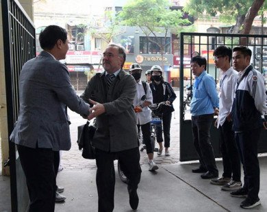 Hiệu trưởng THPT Việt Đức: Bài học làm người từ lời chào ở cổng trường