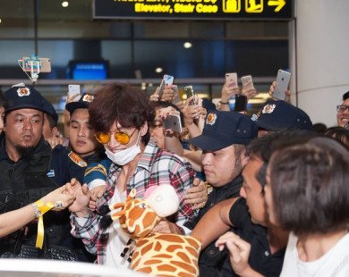 Bị fans Việt vồ vập tại sân bay, HaHa lên tiếng khiến nhiều fan choáng váng