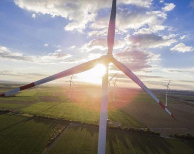 Thừa năng lượng tái tạo, Đức trả tiền để khách hàng dùng điện