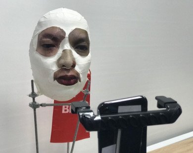 Bkav qua mặt iPhone X bằng chiếc mặt nạ “nửa thật nửa giả”