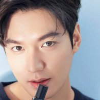 Đặc điểm khuôn mặt cho thấy đây là người đàn ông chung thủy và chân thành trong tình yêu