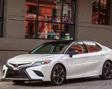 Camry 2018 rẻ bất ngờ, Toyota đồng loạt giảm giá ô tô vụ Tết
