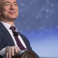 Tài sản của tỷ phú giàu nhất thế giới Jeff Bezos vừa vượt mốc 100 tỷ USD