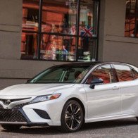 Camry 2018 rẻ bất ngờ, Toyota đồng loạt giảm giá ô tô vụ Tết