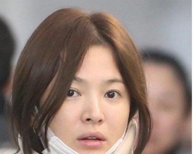 Song Hye Kyo xuất hiện với mặt mộc, thần thái kém sắc sau tuần trăng mật