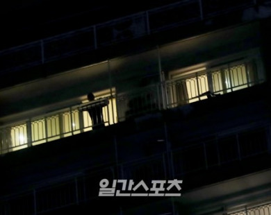 Sự thật đằng sau 2 bức ảnh hiếm hoi của Jonghyun tại nhà riêng trước khi qua đời