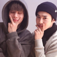 Phải hoàn thành lịch trình ngay sau khi Jonghyun ra đi, Suho và DBSK rơi nước mắt trên sân khấu