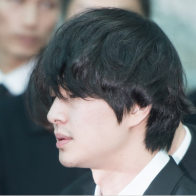 Sau cú sốc quấy rối tình dục và vụ tự tử của Jonghyun, Onew cuối cùng đã lên tiếng