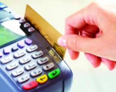 Bỏ ý định cho thẻ tín dụng ứng tiền mặt tại POS dưới 5 triệu đồng mỗi ngày