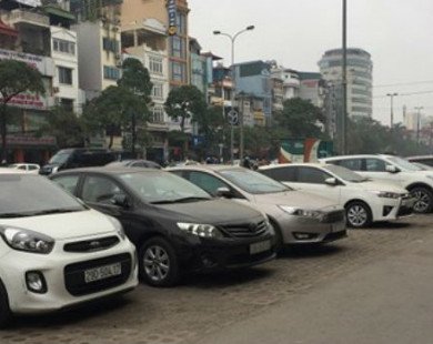 Thuê xe ô tô tự lái dịp Tết: Giá cao vẫn hút khách