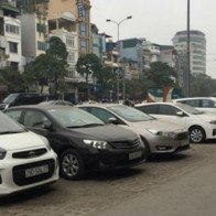 Thuê xe ô tô tự lái dịp Tết: Giá cao vẫn hút khách
