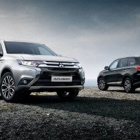 Liên tục ra hàng mới, ô tô nội giảm giá trăm triệu