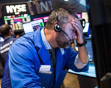 Chứng khoán Mỹ lại chìm trong sắc đỏ, Dow Jones mất 380 điểm