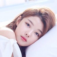 Sau 2 tháng hồi phục sau phẫu thuật tuyến giáp, Kim Yoo Jung lần đầu cập nhật tình hình sức khỏe