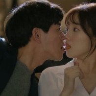 Lee Sang Yoon và Lee Sung Kyung gây sốt với "nụ hôn bánh quy", tập sau sẽ có hôn chính thức?