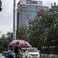 ZTE chấp nhận nộp phạt 1,7 tỷ USD để hoạt động trở lại