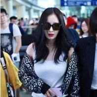 Không còn nghi ngờ gì, Dương Mịch là một trong những mỹ nhân có vòng 1 quyến rũ nhất Cbiz