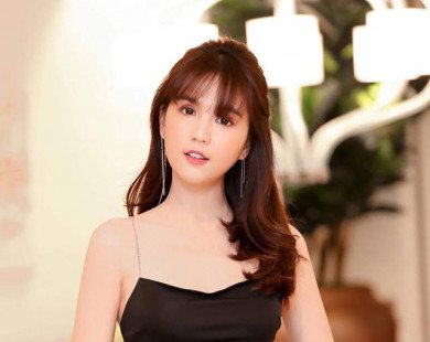 Mặc váy siêu ngắn bó sát, Ngọc Trinh gợi cảm bậc nhất showbiz Việt?