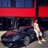 Lời trần tình của nhân viên bán Lamborghini: "Đừng đuổi một cậu bé 19 tuổi ra khỏi showroom"