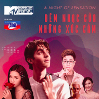 Fans Việt bất ngờ trước sự xuất hiện của Greyson Chance  tại sân bay Tân Sơn Nhất