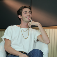 “Trai đẹp” Greyson Chance khiến fan “nức lòng” trong buổi giao lưu  trực tuyến