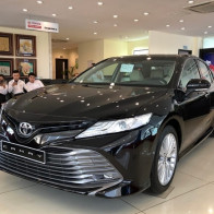 Thua đau Vinfast Lux, “tượng đài” sedan Toyota Camry, Mazda 6 giảm giá tới 50 triệu