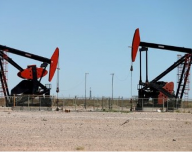 Giá dầu tiếp tục ‘biểu tình’, WTI vượt 93 USD, Brent gần chạm 94 USD