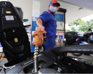 Đề xuất doanh nghiệp tự quyết giá bán lẻ xăng dầu