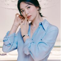 Song Hye Kyo gây chú ý khi diện sơ mi 'không thể đơn giản hơn'
