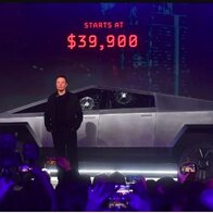 ‘Elon Musk, xe của tôi đâu?’: Hàng triệu khách hàng đặt cọc ô tô Tesla chờ 4 năm mòn mỏi nhưng chẳng thấy đâu