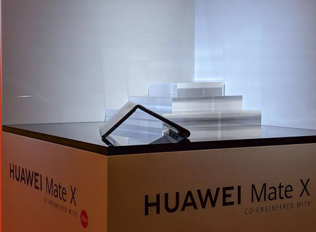 Huawei ra mắt smartphone màn hình gập 5G Mate X: mỏng hơn cả iPad Pro, sạc nhanh gấp 6 lần iPhone XS Max, giá 2.300 euro - Ảnh 11.