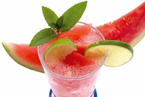 Những loại nước ép giúp giảm cân nhanh sau tết