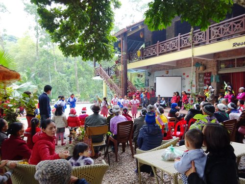 Rủ nhau đến Lễ hội truyền thống Pháp trên đất Việt ngày xuân
