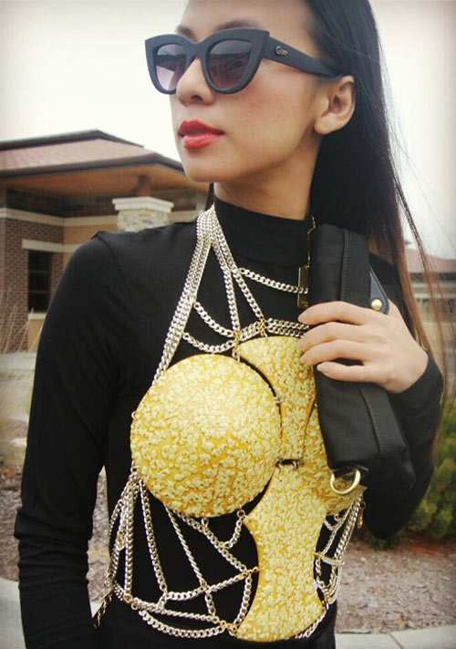 Huyền Ny gây sốc khi nhái Madonna ngày đầu xuân